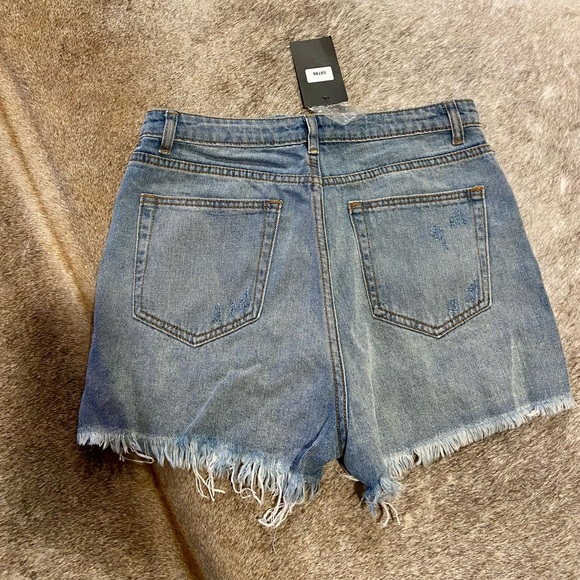 Signature Shorts - Picture 2 of 3